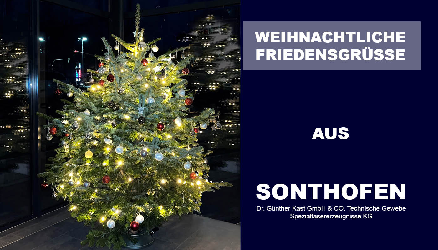 Weihnachtsbaum der Fa. Kast hell erleuchtet